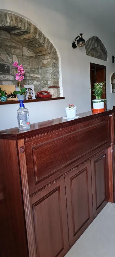 Garden Guest House Permet Bagian luar foto